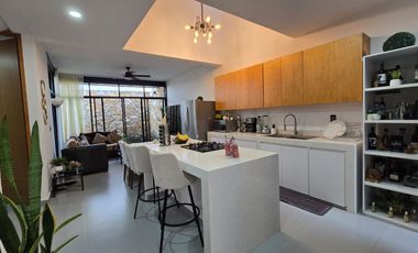 Se vende casa en Fraccionamiento Lomas Verdes en la zona del club campestre.