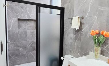 Se vende casa en Fraccionamiento Lomas Verdes en la zona del club campestre.