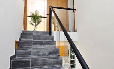 Se vende casa en Fraccionamiento Lomas Verdes en la zona del club campestre.