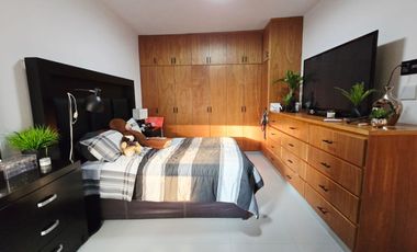 Se vende casa en Fraccionamiento Lomas Verdes en la zona del club campestre.