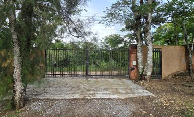 Se vende casa de campo de 1 solo nivel con mezzanine dentro de privada residencial campestre.