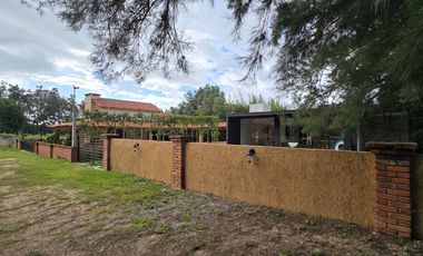 Se vende casa de campo de 1 solo nivel con mezzanine dentro de privada residencial campestre.