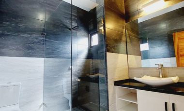 RESIDENCIA EN VENTA DENTRO DEL CLUB CAMPESTRE CON ALBERCA 625 MTS2