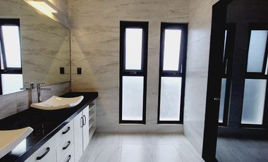 RESIDENCIA EN VENTA DENTRO DEL CLUB CAMPESTRE CON ALBERCA 625 MTS2