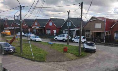 Venta Casa dos pisos con Cabaña Interior Bosquemar