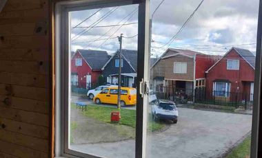 Venta Casa dos pisos con Cabaña Interior Bosquemar