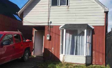 Venta Casa dos pisos con Cabaña Interior Bosquemar