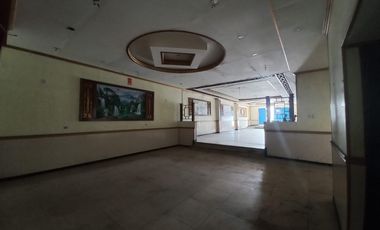 Alquilo local omercial en Av. Alfonso Ugarte – zona de alto tránsito comercial