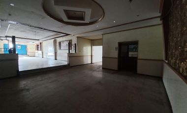 Alquilo local omercial en Av. Alfonso Ugarte – zona de alto tránsito comercial