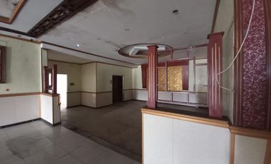 Alquilo local omercial en Av. Alfonso Ugarte – zona de alto tránsito comercial