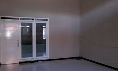 Jual rumah cluster Batujajar, Strategis Pisan akses langsung jalan raya