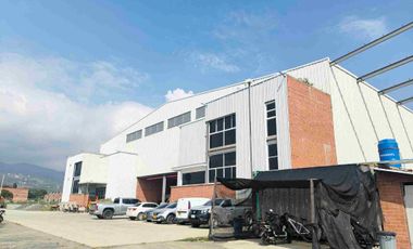 Alquilo total o parcialmente 2.024 m2 bodega en acopi Yumbo zona industrial lista para entrega en marzo 2026