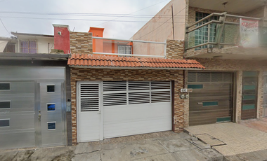 CASA A LA VENTA EN LOMAS DEL RIO MEDIO III, VERACRUZ CENTRO