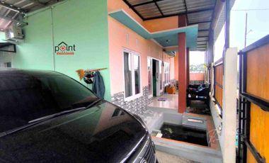 Rumah Cantik Luas Hook dapat 2 akses Jalan di Perumahan Jaten dekat ke UNS