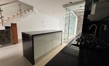 Casa en condominio — 3 recámaras, 2.5 baños, terraza y cochera para 2 autos