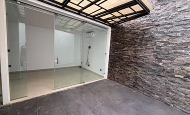Casa en condominio — 3 recámaras, 2.5 baños, terraza y cochera para 2 autos