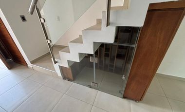 Casa en condominio — 3 recámaras, 2.5 baños, terraza y cochera para 2 autos