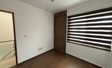 Casa en condominio — 3 recámaras, 2.5 baños, terraza y cochera para 2 autos