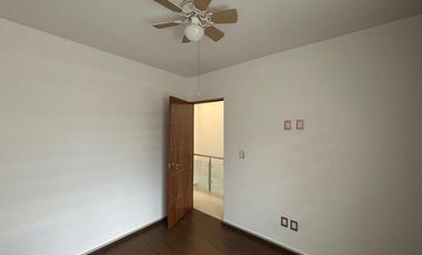 Casa en condominio — 3 recámaras, 2.5 baños, terraza y cochera para 2 autos