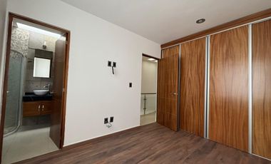 Casa en condominio — 3 recámaras, 2.5 baños, terraza y cochera para 2 autos