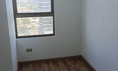 Departamento central cerca Metro Hospitales.