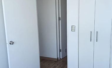 Departamento central cerca Metro Hospitales.