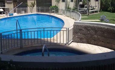 Departamento central cerca Metro Hospitales.