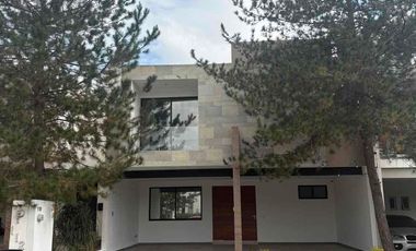Hermosa casa en renta en la campiña, 3 recámaras cada una acompaño Zona norte