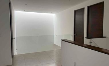 Hermosa casa en renta en la campiña, 3 recámaras cada una acompaño Zona norte