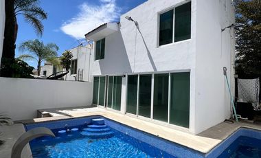 Casa con 254 m² de Terreno y 4 Recámaras en Venta, Banus