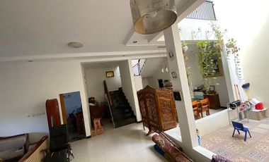 Rumah 2lantai Banting Harga 5 kamar Siap huni Di Sumber Banjarsari Solo