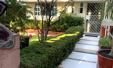 Casa en Venta en Satélite con Preciosos Jardines