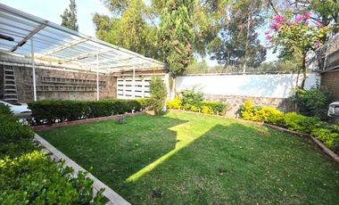 Casa en Venta en Satélite con Preciosos Jardines