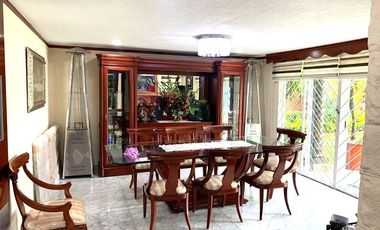 Casa en Venta en Satélite con Preciosos Jardines