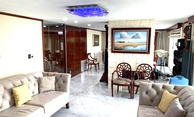 Casa en Venta en Satélite con Preciosos Jardines