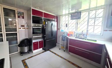Casa en Venta en Satélite con Preciosos Jardines