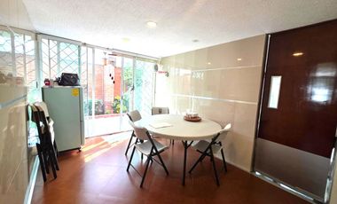 Casa en Venta en Satélite con Preciosos Jardines