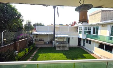Casa en Venta en Satélite con Preciosos Jardines