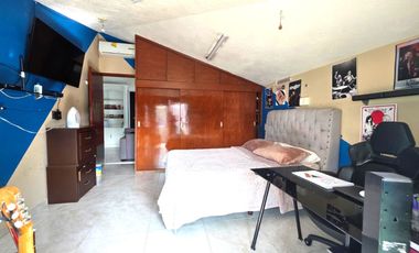 Casa en Venta en Satélite con Preciosos Jardines