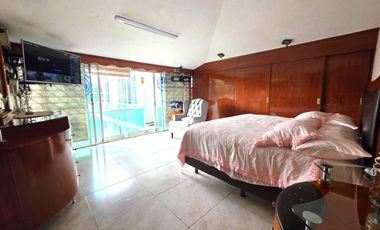 Casa en Venta en Satélite con Preciosos Jardines