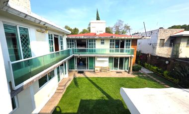 Casa en Venta en Satélite con Preciosos Jardines