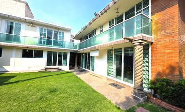 Casa en Venta en Satélite con Preciosos Jardines