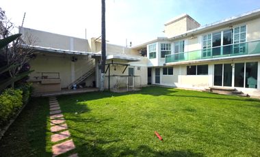 Casa en Venta en Satélite con Preciosos Jardines