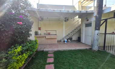 Casa en Venta en Satélite con Preciosos Jardines