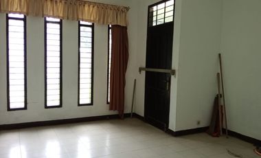 Dijual Cepat Harga NJOP Rumah Nyaman Siap Huni Cocok Untuk Kost2an Lokasi di Cibogo Sayap Surya sumantri Bandung