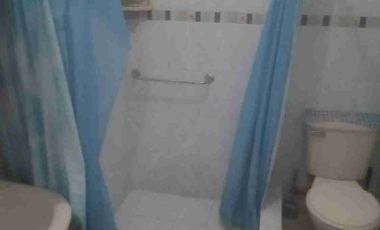 Casa de una planta en Urbanización Puerta del Mar – Santa Elena
Ideal para alquiler temporal (feriados o fines de semana) o anual.