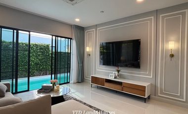 Luxury House for Rent with a swimming pool at Nantawan Rama 9 New Krungthepkreetha 250,000 baht/month (Fully furnished)