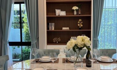 Luxury House for Rent with a swimming pool at Nantawan Rama 9 New Krungthepkreetha 250,000 baht/month (Fully furnished)