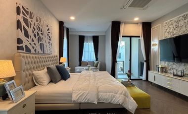 Luxury House for Rent with a swimming pool at Nantawan Rama 9 New Krungthepkreetha 250,000 baht/month (Fully furnished)