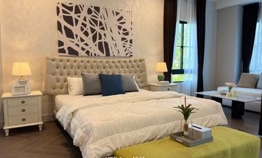 Luxury House for Rent with a swimming pool at Nantawan Rama 9 New Krungthepkreetha 250,000 baht/month (Fully furnished)